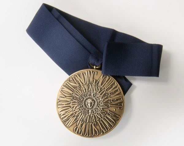 Faculty Scholar Award Medal